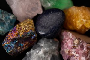 „Mineral Expo” la Oradea: bijuterii, cristale şi piese de colecţie pentru pasionaţi