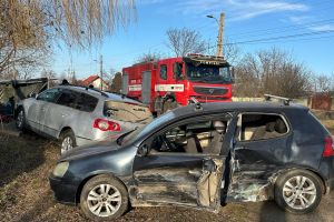 VIDEO Accident pe un drum judeţean din Botoşani. Doi copii au ajuns la spital