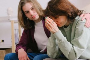 Sondaj: O treime dintre adolescenţi au văzut lipsă de respect faţă de mamă în familie