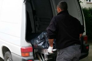 Crimă şocantă de 8 Martie: femeie ucisă de propriul fiu într-un bloc din Timişoara