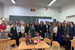 FOTO: ”Peniţe feminine – scriitoare care ne inspiră, cărţi care ne schimbă”, la Colegiul Economic ”Transilvania”
