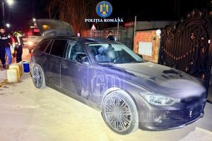 GĂEȘTI: La furat cu BMW-ul, cu numere false! Doi tineri scoteau motorină din rezervoare de utilajele şi camioane