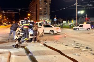 FOTO+VIDEO. Accident în zona Gheorghe Lazăr din Timişoara: două persoane au ajuns la spital