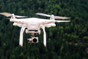 Dronele şi imaginile din satelit, folosite pentru depistarea clădirilor nedeclarate. Guvernul schimbă regulile pentru impozitare