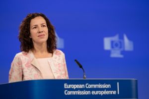 Roxana Mînzatu: Profesorii trebuie să devină „gardieni etici” ai utilizării inteligenţei artificiale în şcoli