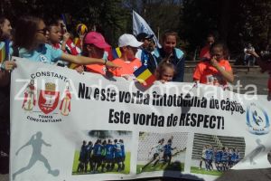 Parada impresionanta la Constanta. Sute de elevi, militari, sportivi si jandarmi participa la evenimentul organizat de Ziua Constantei (galerie foto)