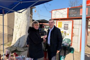 În Luna Femeii, flori şi gânduri bune pentru doamnele şi domnişoarele din Bocşa