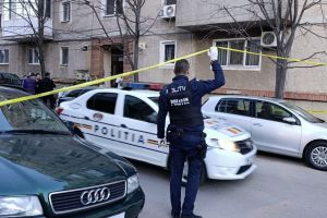Un bărbat de 35 ani şi-a înjunghiat mortal mama chiar în ziua de 8 martie