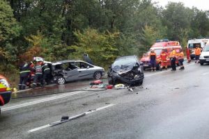 Accident cu doua masini in padurea de la Paulesti. Doua femei au fost ranite