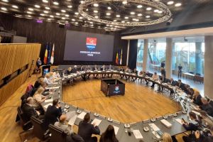 Cum arată reorganizarea administraţiei judeţene promisă de Simonis. Din 500 de concedieri anunţate la CJ Timiş, doar 242 sunt confirmate