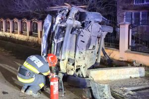 Victimă, cu traumatism cranian, în urma unui accident rutier la Crevenicu