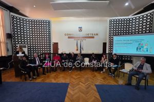 FOTO+VIDEO: Elevii din Constanta semnaleaza probleme in aplicarea Statutului elevului - raport lansat de reprezentantii elevilor (DOCUMENT) 