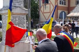 De ziua comunei – La Slobozia a fost aprinsă „Flacăra Centenarului”