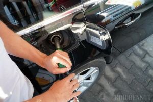 Ministrul Energiei: Guvernul analizează 5 scenarii pentru a ţine preţul carburanţilor sub 10 lei pe litru
