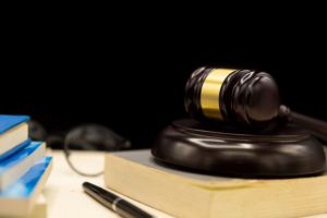 Primul termen astazi la Curtea de Apel Constanta in recursul Primariei Izvoarele privind excluderea unui functionar din echipa proiectelor europene