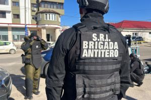 VIDEO Ce era în coletul din unitatea bancară din Botoşani, care a pus pe jar autorităţile