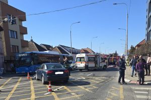 Bebeluşul rănit aflat în ambulanţa SMURD răsturnată la Sibiu, în stare gravă: a fost transferat la Bucureşti