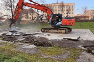 Amânate luni de zile, lucrările la parcul din Șanţul Cetăţii din Oradea au început (FOTO)