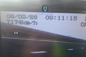 Grăbit de dimineaţă. Șofer prins gonind cu peste 170 de km/oră
