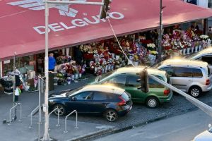 Controale la vânzătorii de flori: poliţiştii din Sibiu au dat amenzi