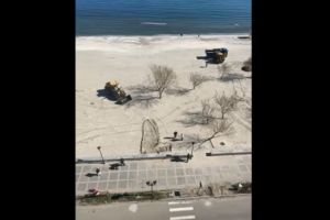 VIDEO. Rezervor de gaz ingropat ilegal sub plaja, la Navodari. Detalii de ultim moment de la IPJ Constanta 