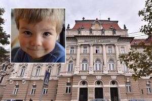 Verdict definitiv în dosarul copilului de 2 ani mort după un diagnostic greşit, ţinut 7 ani în anchetă: Curtea de Apel Oradea i-a achitat pe medicii inculpaţi