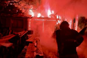 Acum! Gospodărie în flăcări