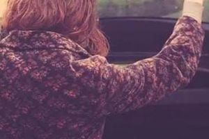 Clipe de coşmar pentru o adolescentă din Albeni: Iubitul gelos a ameninţat-o cu moartea şi a băgat-o în portbagaj