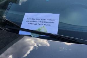 Șofer nesimţit, penalizat de un clujean. I-a lăsat un leu în parbriz - FOTO