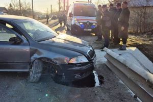 Accident rutier la Broşteni! Doi minori au fost răniţi!