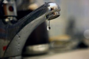 Trei zile fără apă potabilă în Corabia. Cetăţenii, sfătuiţi să-şi facă rezerve din timp