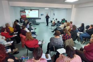 Primul pas într-un program important de pregătire pentru asistenţii medicali şcolari din Vrancea.