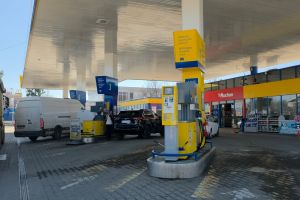 FOTO & VIDEO Explozie a preţurilor! Carburanţii sar de 9 lei/litru în Botoşani începând de la miezul nopţii! „La ora aceasta preţurile sunt mai mici decât în depozite”
