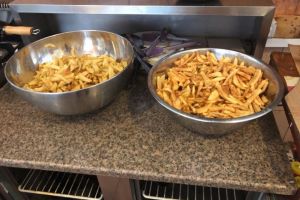 Control al comisarilor CJPC Constanta la un restaurant din Constanta. Incredibil in ce conditii era pregatita mancarea (galerie foto)