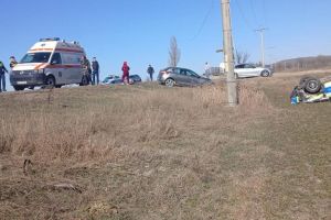 FOTO Accident pe DN2. O maşină de poliţie s-a răsturnat după impactul cu un autoturism