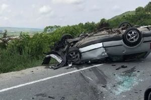 A intrat într-un zid, apoi s-a răsturnat