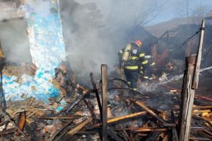 Incendiu la o casă din Ibăneşti