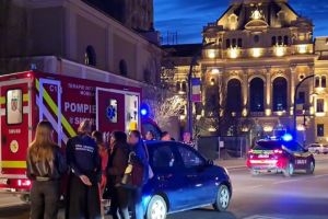 Accident în apropiere de Primăria Oradea. O tânără a fost lovită de maşină, trafic îngreunat
