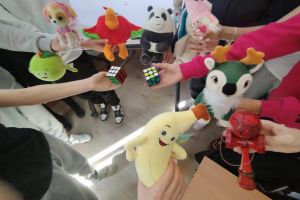 Elevii de la ,,Săvoiu” au donat jucării în campania ,,Gorjeanul”