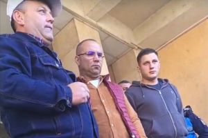 ,,Gogoaşă” mizerabilă servită de Plăveţi &co. liderilor sindicali şi protestatarilor: renunţarea la 1.800 de angajaţi depinde de Summitul Euro!