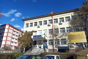 Tot mai mulţi gorjeni ajung la oftalmolog. Peste 10.000 de consultaţii la Policlinica Târgu Jiu