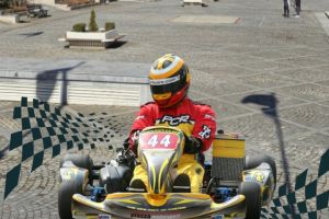 Clubul Sportiv Olimpic Cetate Râşnov va avea o secţie de karting. Maşini de curse şi modele de karturi, expuse în Piaţa Unirii