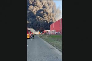 Doua mesaje RO-ALERT in Arad! Incendiu cu degajari mari de fum la o fabrica de polistiren