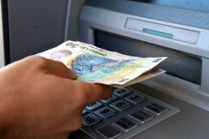 Anunţul Casei de Pensii: Când intră banii pe carduri luna aceasta