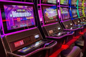 Bacău: Primăria pune în dezbatere publică interzicerea noilor autorizaţii pentru sălile de jocuri de noroc