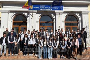 Caravana Munteniei, discuţii cu elevii de la “Vladimir Streinu” Găeşti despre cum deciziile de astăzi influenţează generaţiile viitoare