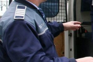 Consumul de alcool şi discuţiile în contradictoriu au dus la agresiune fizică şi ameninţare / Ordin de protecţie împotriva unui bărbat din Roşiori de Vede