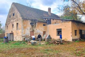 Hai la curăţenie la moara de la Valeapai! „Acasă în Banat” caută la voluntari!