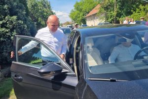 Premierul Ilie Bolojan merge vineri la Aleşd pentru a inspecta investiţii de aproape 6 milioane de euro, alături de Cseke Attila