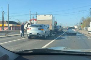 Beat la volan, a făcut praf trei maşini pe Calea Lugojului